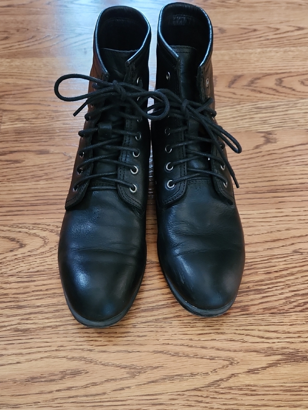 Eastland Women's Lace-Up Combat Boots. Black. Sz 8.